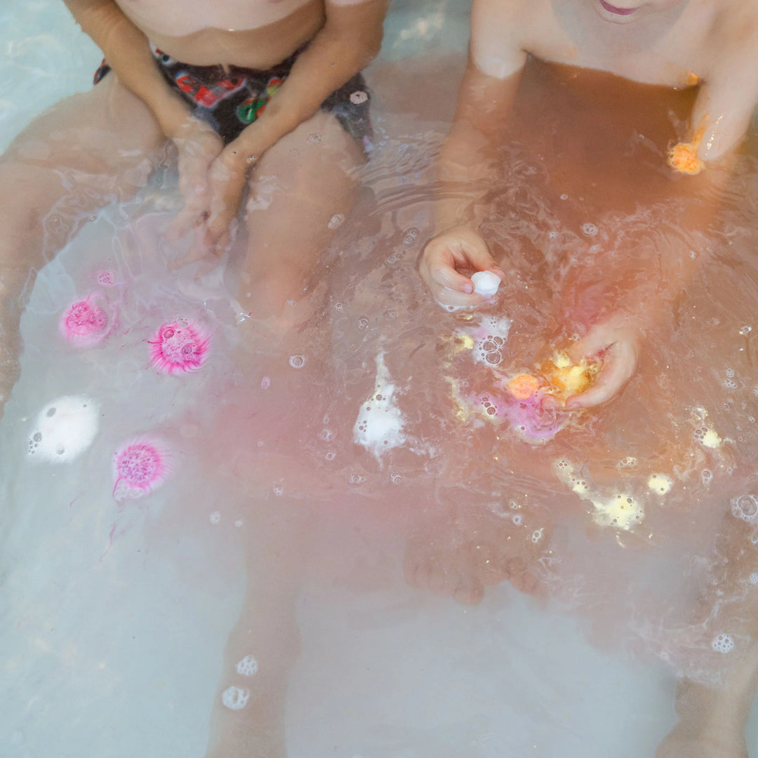 Funky Fish Food Foaming Bath Salt-Swoon Maroon