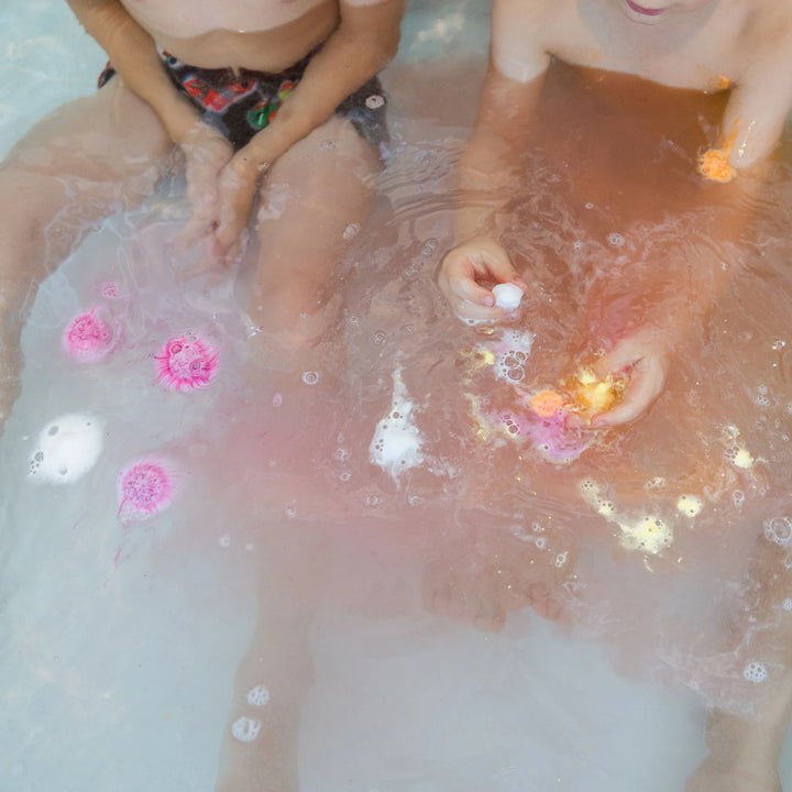 Funky Fish Food Foaming Bath Salt-Swoon Maroon