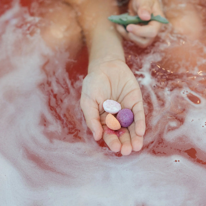 Funky Fish Food Foaming Bath Salt-Swoon Maroon