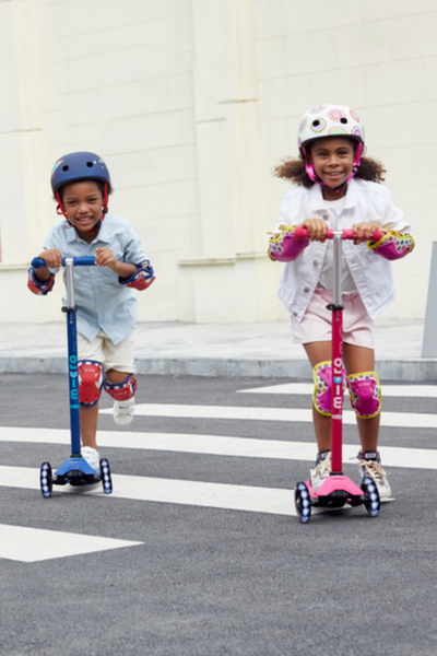 Blue White LED Micro Maxi Deluxe Scooter (5-12 years)
