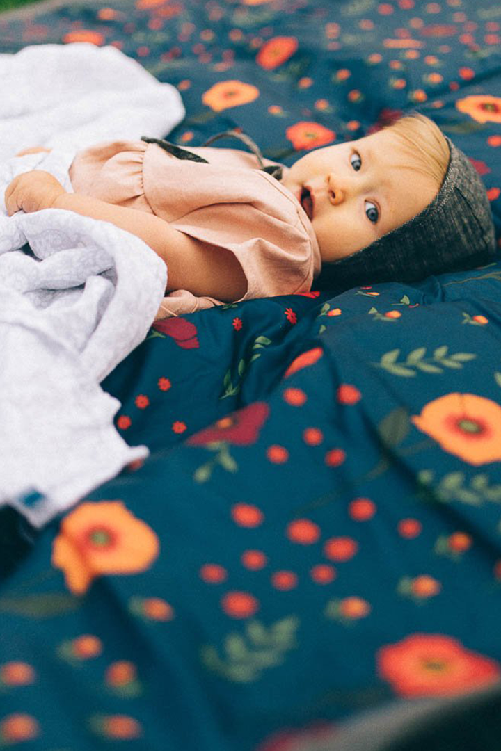 5' x 5' Outdoor Blanket - Midnight Poppy