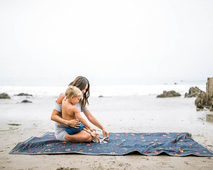 5' x 7' Outdoor Blanket - Midnight Poppy