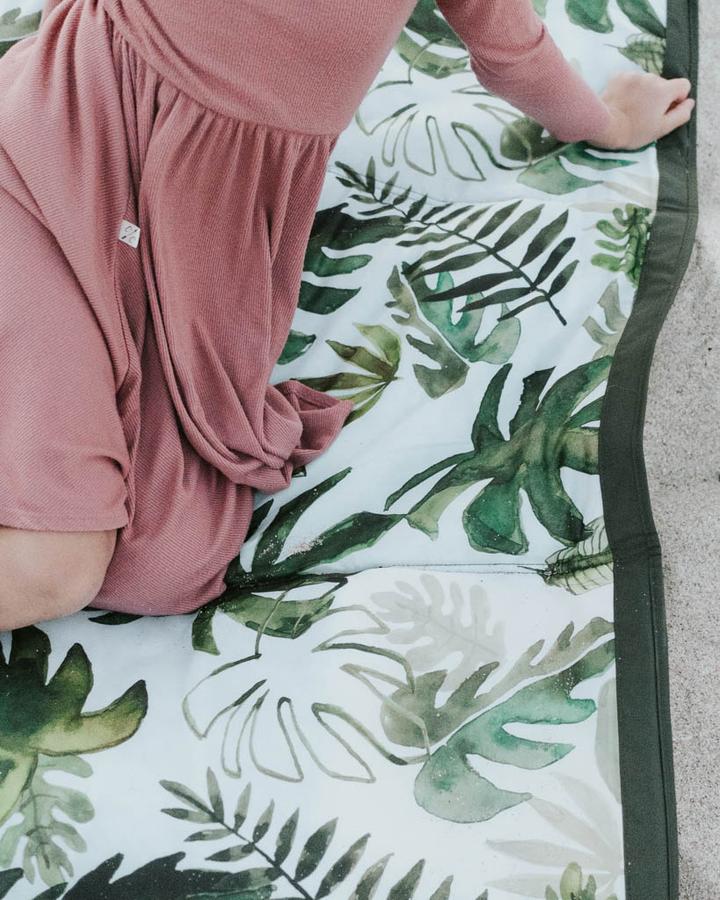 5' x 10' Outdoor Blanket - Tropical Leaf