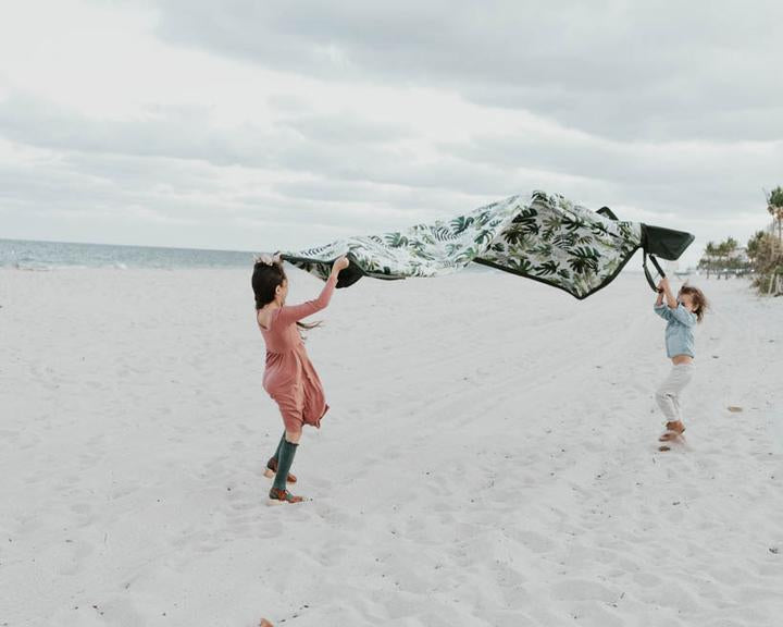 5' x 10' Outdoor Blanket - Tropical Leaf