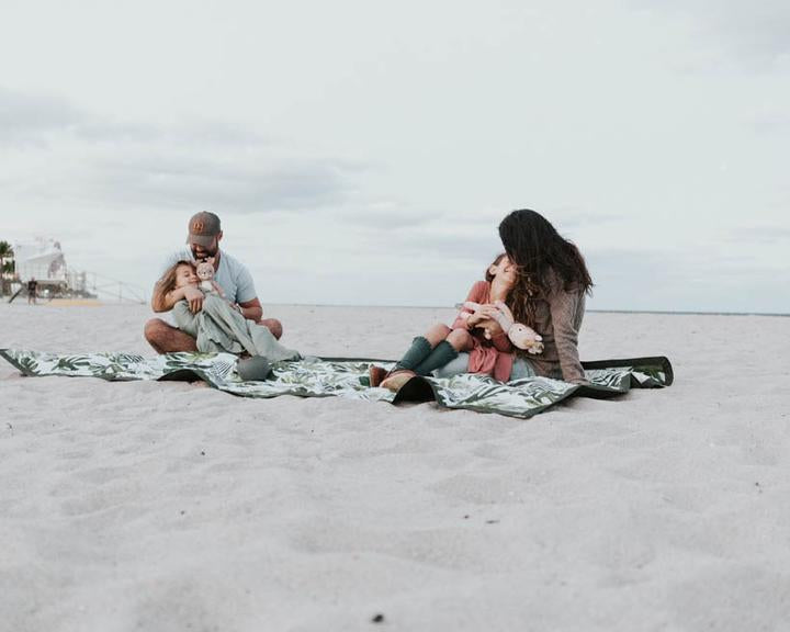 5' x 10' Outdoor Blanket - Tropical Leaf