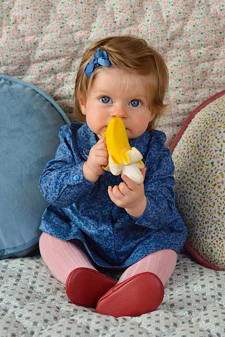 oli and carol ana the banana natural rubber teether