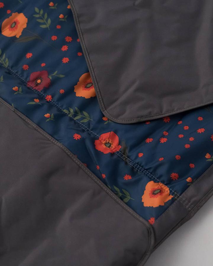 5' x 7' Outdoor Blanket - Midnight Poppy